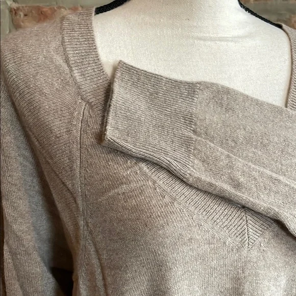 Garnet Hill Women's Beige Cashmere Sweater - L - Picture 3 of 7
